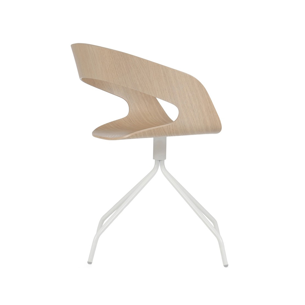 03_Ply_Collection_Chat_swivel_bleached_oak_white_frame_01 - Edella Plycollection Chat swivel istuin bleached oak / jalusta white