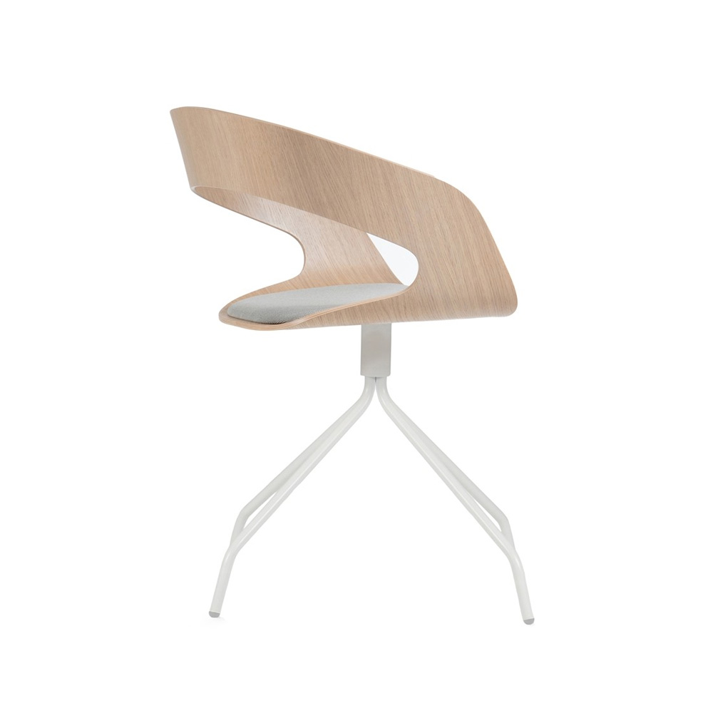 07_Ply_Collection_Chat_swivel_bleached_oak_white_frame_upholstered_04 - Edella Plycollection Chat swivel istuin bleached oak / jalusta white istuinverhoiltu