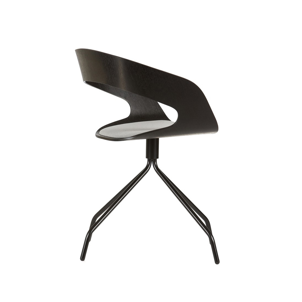 18_Ply_Collection_Chat_swivel_oak_stained_black_black_frame_upholstered_03 - Edella Plycollection Chat swivel istuin oak stained black / jalusta black istuinverhoiltu