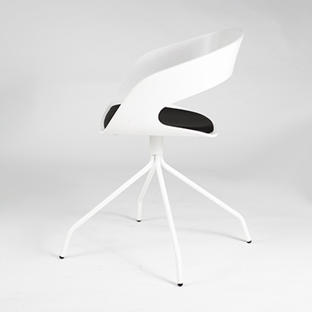 24_Ply_Collection_Chat_swivel_pigmented_lacquer_white_upholstered_01 - Edella Plycollection Chat swivel istuin pigmenttilakka white / jalusta white istuinverhoiltu