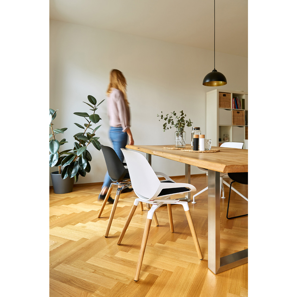 Aeris_Numo_tammijalat_istuinpehmuste_ravintolatuoli_kahvilatuoli_neuvottelutuoli_asiakastuoli_ruokapöydän_tuoli_01 - Edella Aeris Numo tuoli tammijalat istuinpehmusteella