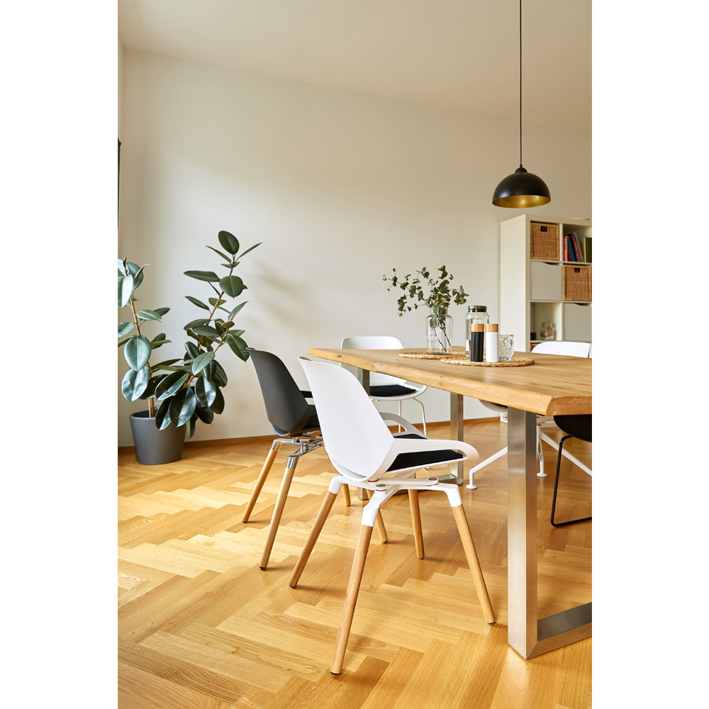 Aeris_Numo_tammijalat_istuinpehmuste_ravintolatuoli_kahvilatuoli_neuvottelutuoli_asiakastuoli_ruokapöydän_tuoli_03 - Edella Aeris Numo tuoli tammijalat istuinpehmusteella
