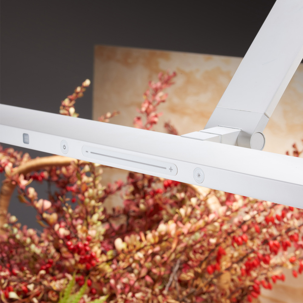 Arkelo_LYKKE_LED Lamp_työpistevalaisin_pöytävalaisin_työpöytävalaisin_pöytäseseinäkkeeseen_pöytäsermiin_kiinnitettävä_04 - Edella Arkelo Lykke LED Lamp työpistevalaisin