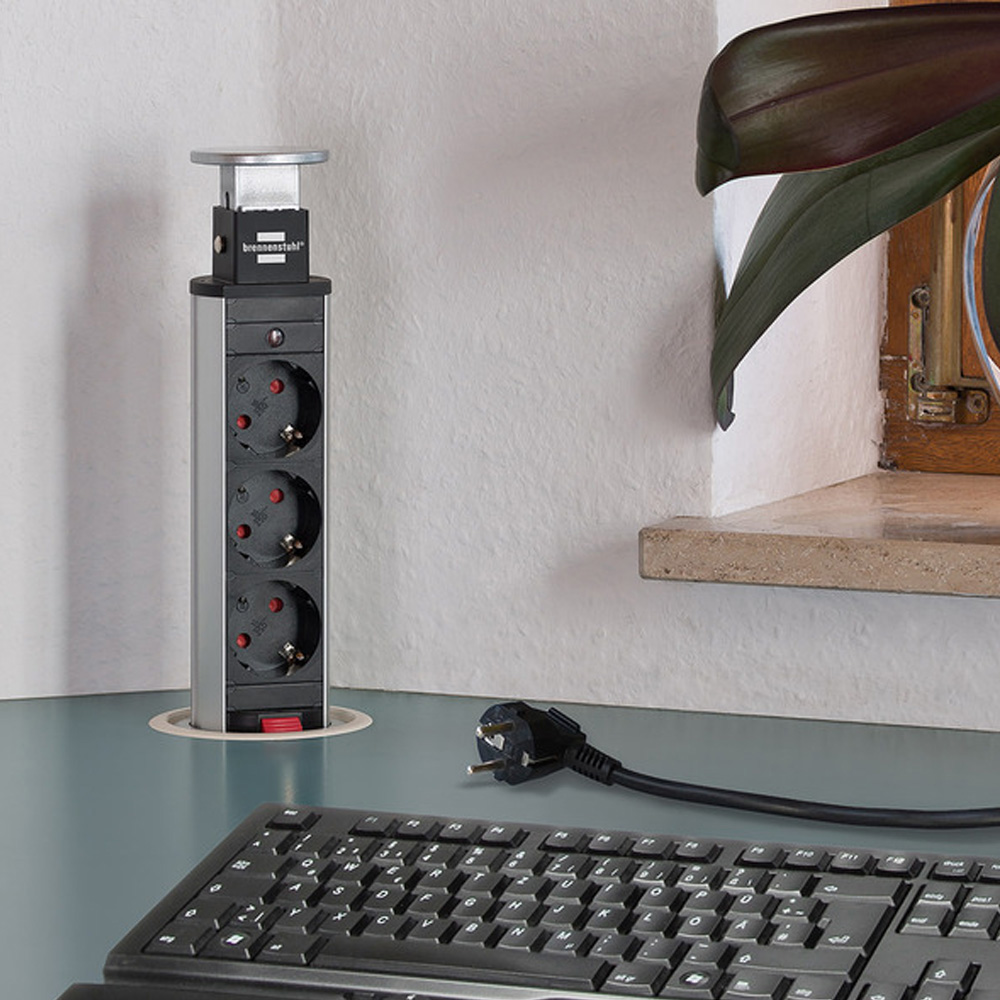 Brennenstuhl_Tower_Power_Table_Extension_Socket_3-way_Tornipistorasia_ylös_ponnahtava_pöydän_kanteen _upotettava_03 - Edella Brennenstuhl Tower Power Desktop Extension Socket tornipistorasia