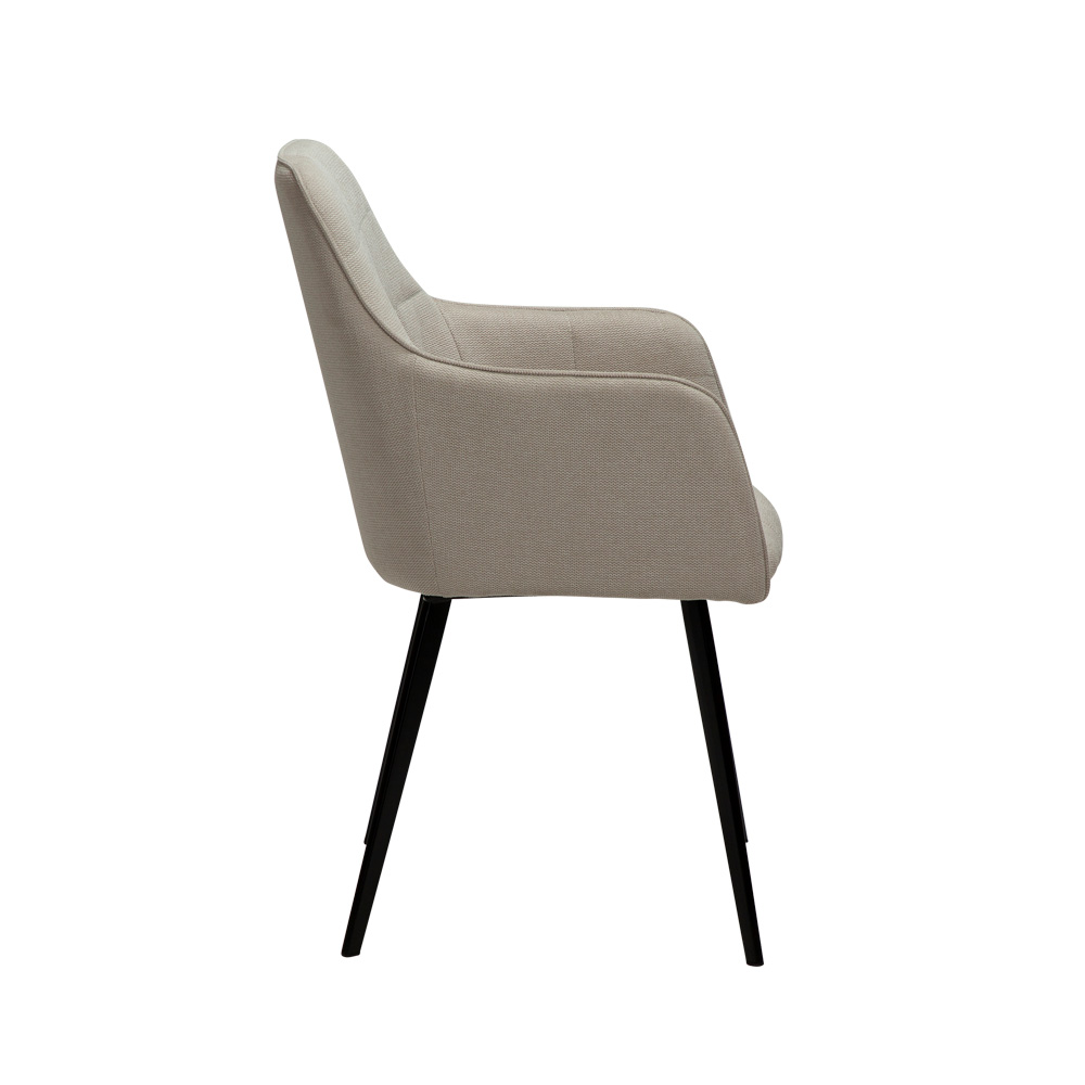 Danform_EMBRACE_ARMCHAIR_ravintolatuoli_kahvilatuoli_käsinojallinen_desert_sand_fabric_kangas_mustilla_metallijaloilla_03 - Edella Dan-Form Embrace Armchair tuoli kangas