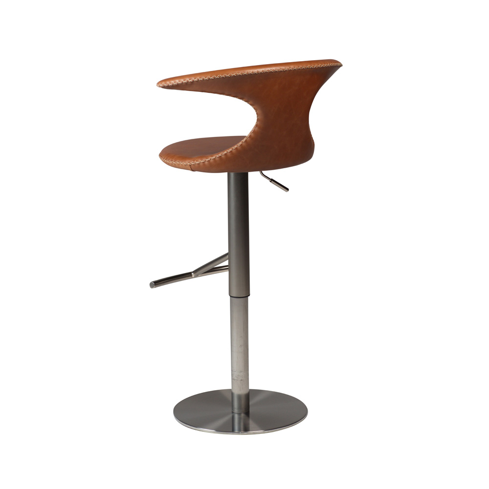 Danform_FLAIR_BAR_STOOL_baarituoli_light_brown_leather_w_brushed_steel_base_06 - Edella Dan-Form Flair Bar Stool baarituoli laippajalalla
