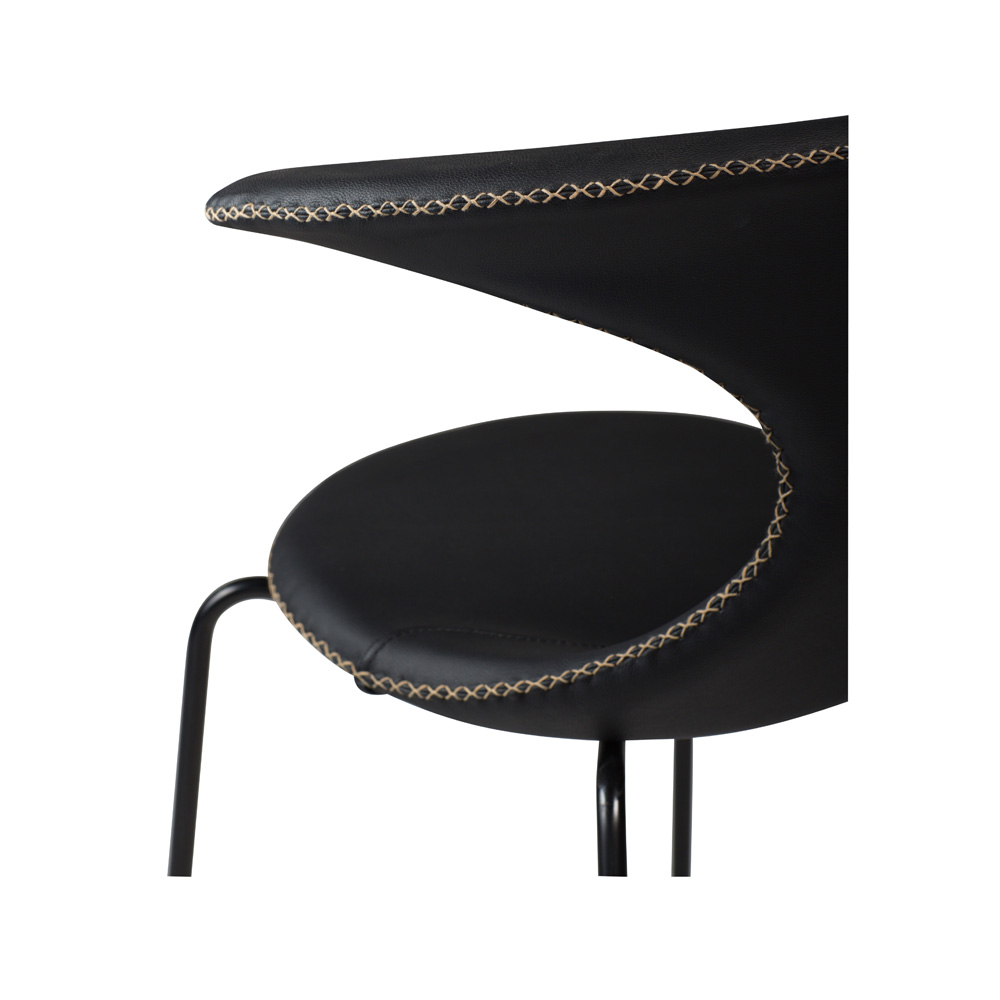 Danform_FLAIR_CHAIR_RAVINTOLATUOLI_KAHVILATUOLI_black_leather_w_black_legs_03 - Edella Dan-Form Flair Chair tuoli putkijaloilla