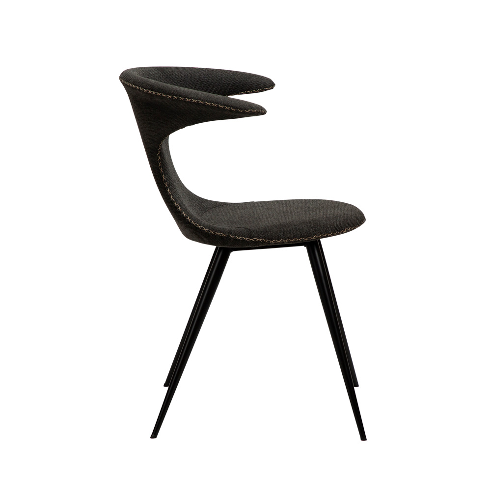 Danform_FLAIR_CHAIR_ravintolatuoli_kahvilatuoli_crow_black_fabric_kangas_mustilla_metallijaloilla_03 - Edella Dan-Form Flair Chair tuoli kangas