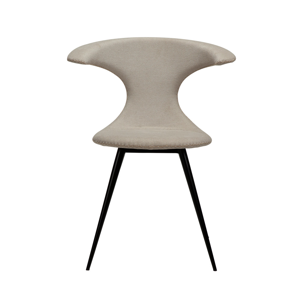Danform_FLAIR_CHAIR_ravintolatuoli_kahvilatuoli_desert_sand_fabric_kangas_mustilla_metallijaloilla_02 - Edella Dan-Form Flair Chair tuoli kangas