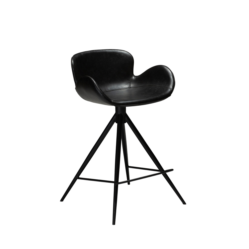 Danform Gaia matala baarituoli vintage black käsinojallinen keinonahkainen korkea musta tuoli mustilla jaloilla