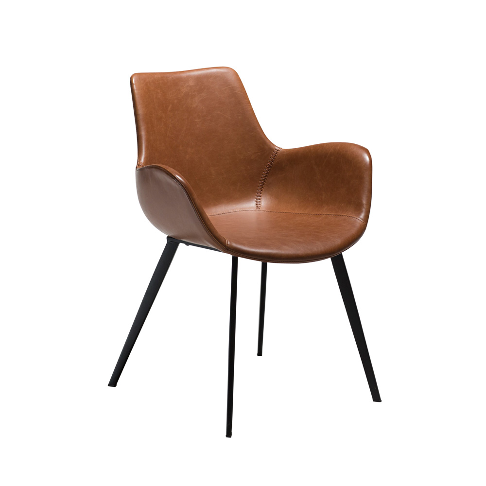 Danform_HYPE_CHAIR_W_ARM_RAVINTOLATUOLI_KAHVILATUOLI_vintage_light_brown_art_leather_w_black_metal_legs_01 - Edella Dan-Form Hype Armchair tuoli käsinojallinen