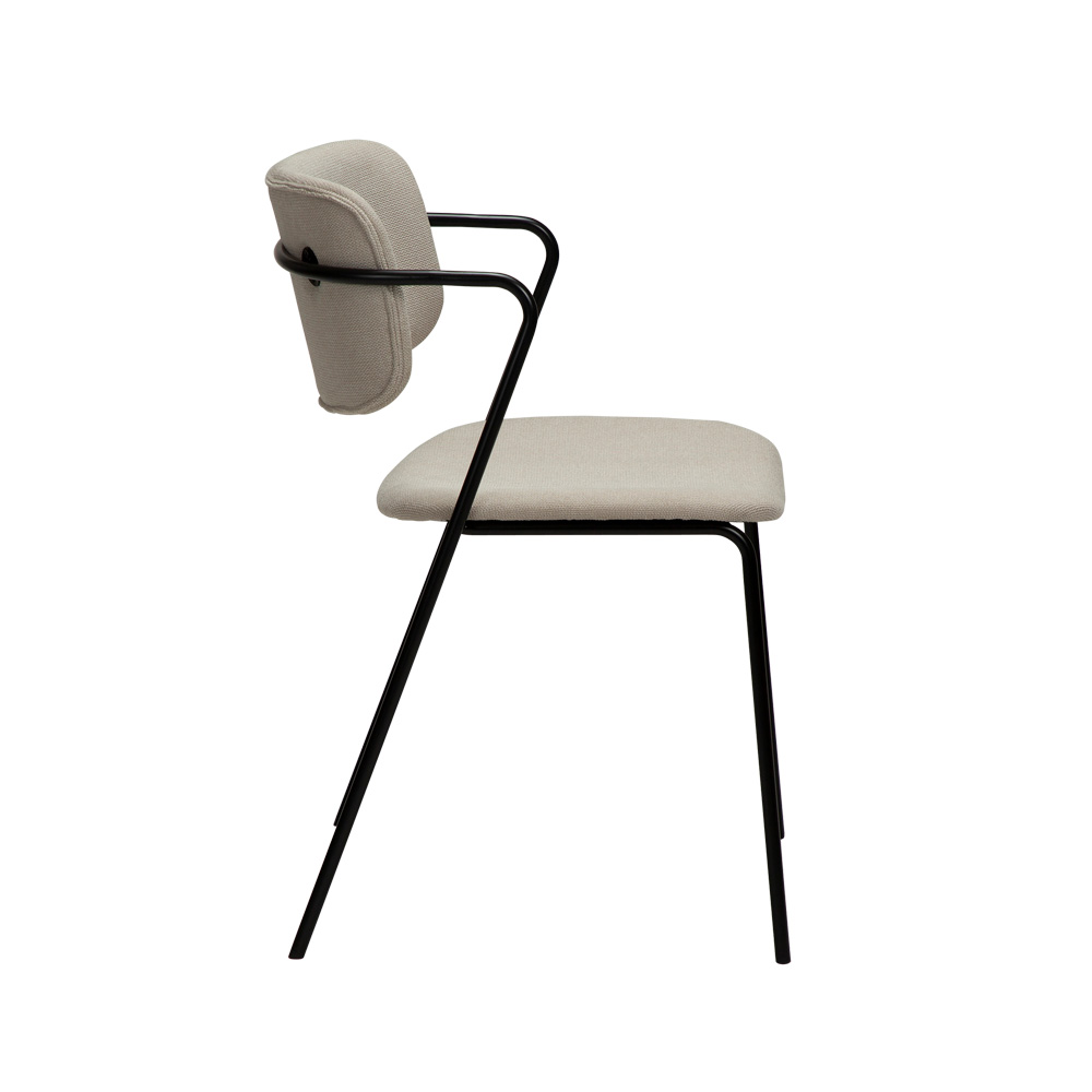 Danform_Zed_chair_ravintolatuoli_kahvilatuoli_kangas_Desert_sand_käsinojallinen_putkijaloilla_03 - Edella Dan-Form Zed Chair tuoli kangas