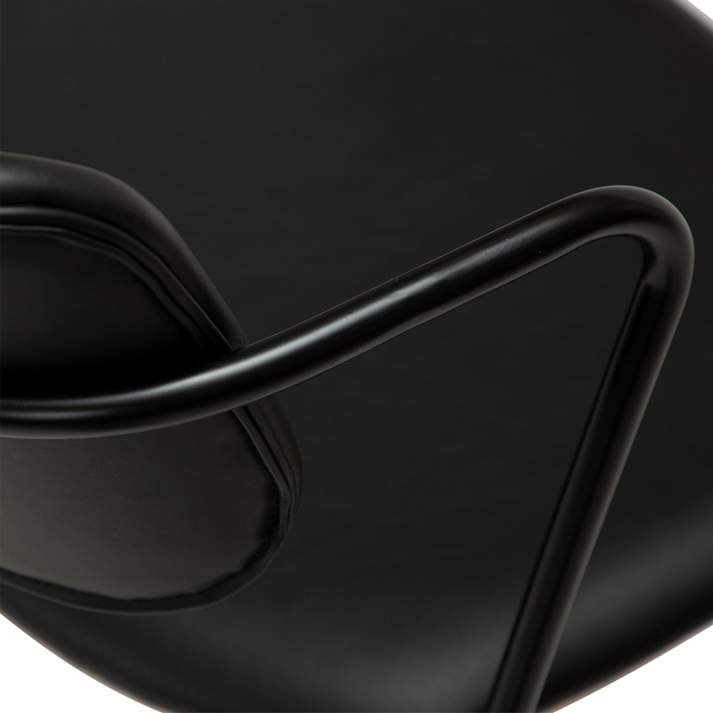 Danform_Zed_chair_ravintolatuoli_kahvilatuoli_keinonahka_vintage_black_käsinojallinen_putkijaloilla_06 - Edella Dan-Form Zed Chair tuoli keinonahka