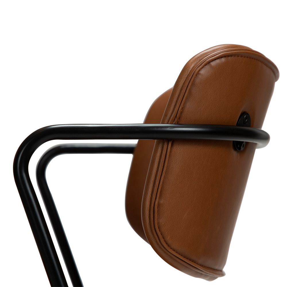 Danform_Zed_chair_ravintolatuoli_kahvilatuoli_keinonahka_vintage_light_brown_käsinojallinen_putkijaloilla_06 - Edella Dan-Form Zed Chair tuoli keinonahka