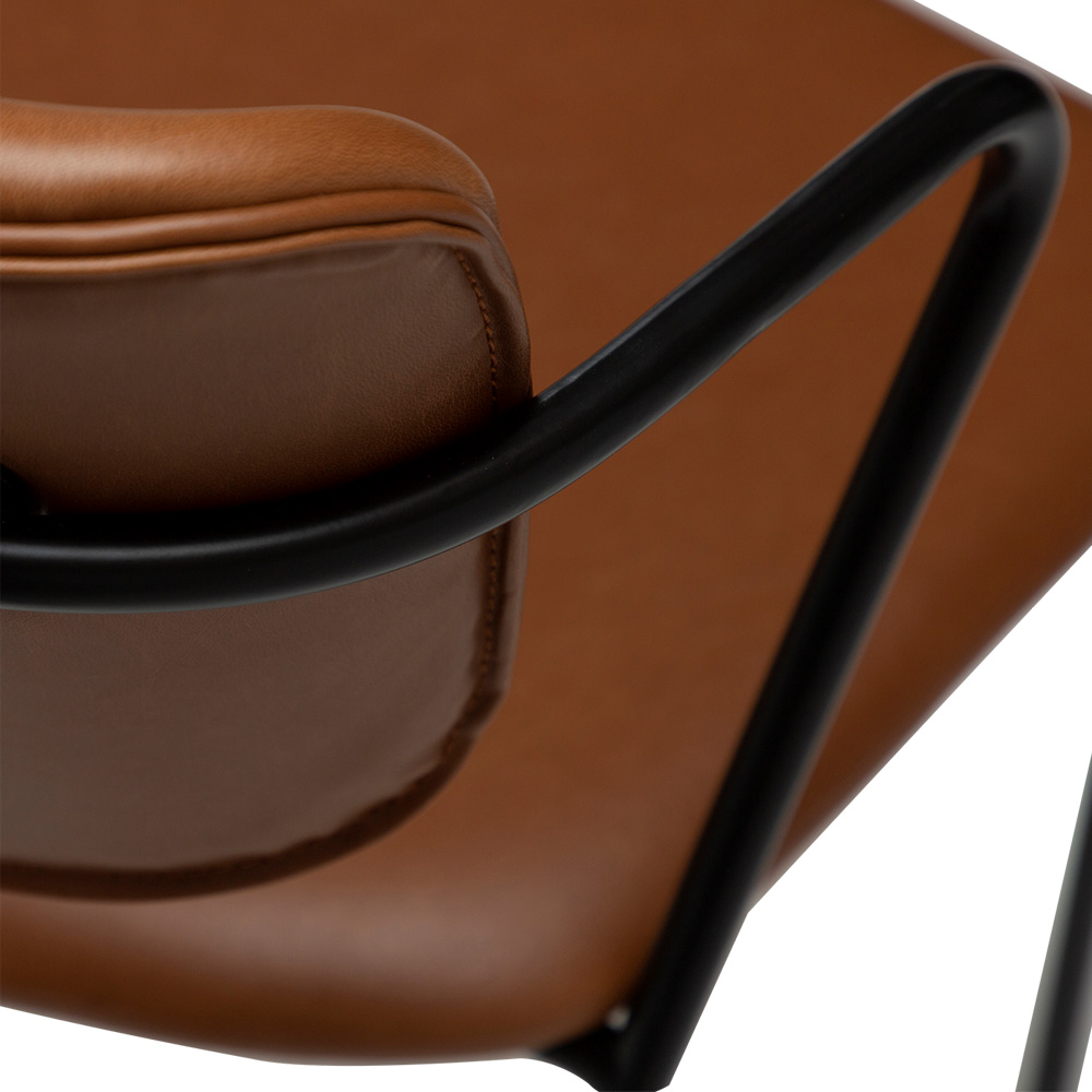 Danform_Zed_chair_ravintolatuoli_kahvilatuoli_keinonahka_vintage_light_brown_käsinojallinen_putkijaloilla_07 - Edella Dan-Form Zed Chair tuoli keinonahka