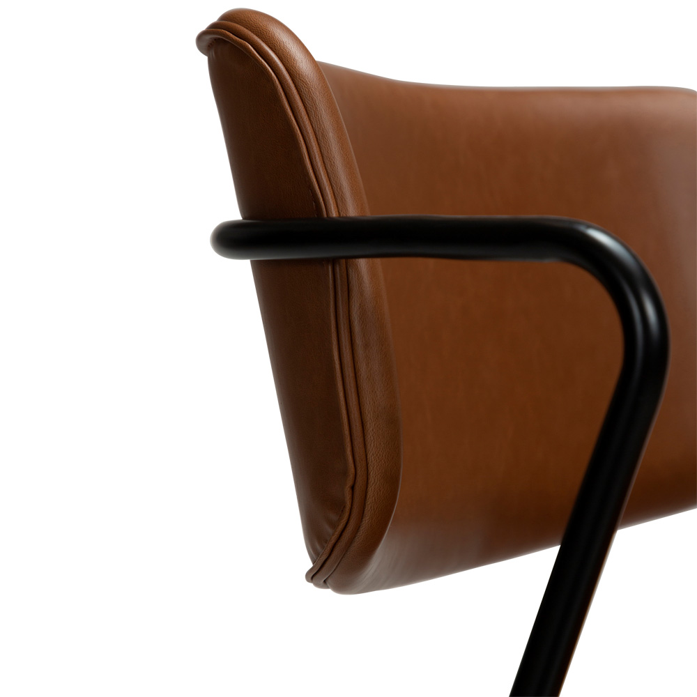 Danform_Zed_chair_ravintolatuoli_kahvilatuoli_keinonahka_vintage_light_brown_käsinojallinen_putkijaloilla_08 - Edella Dan-Form Zed Chair tuoli keinonahka