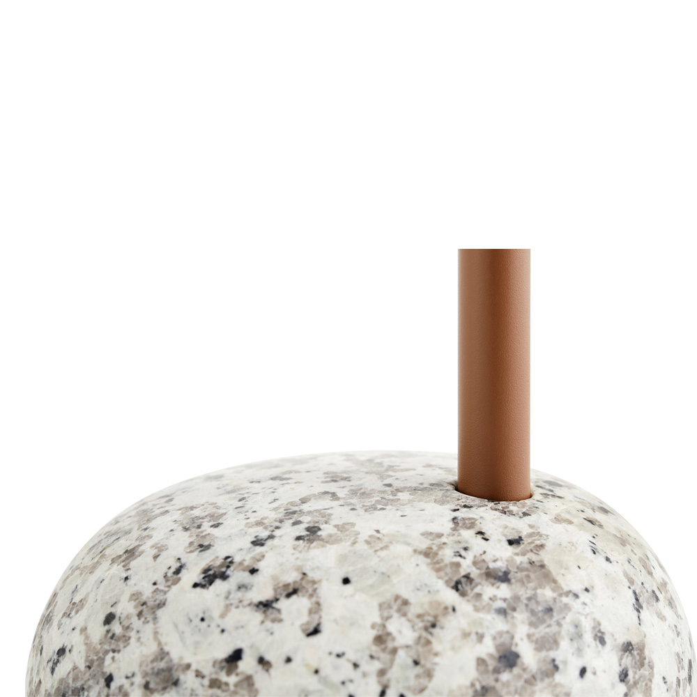 Hay_BOWLER_pale_brown_sivupöytä_sohvapöytä_ruskea_kansi_graniittikivi_jalalla_05 - Edella Hay Bowler sivupöytä