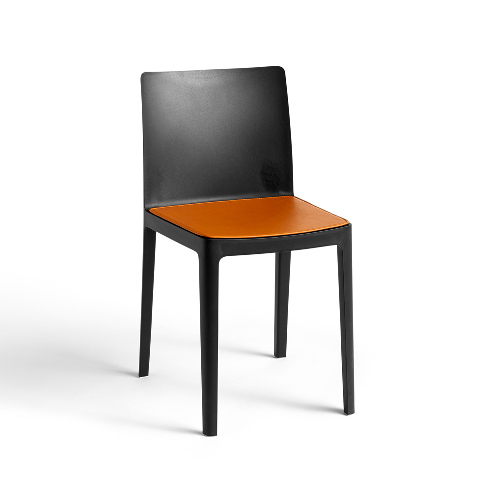 Hay_Elementaire_chair_anthracite_Seat_pad_cognac_leather_WB_01 - Edella Hay Élémentaire Seat Pad Indoor istuinpehmuste
