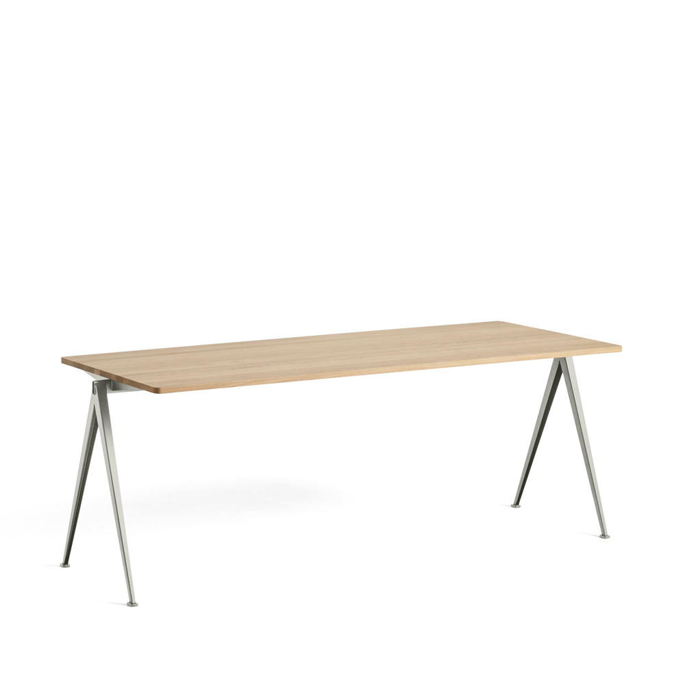 Hay Pyramid Table 01 pöytä