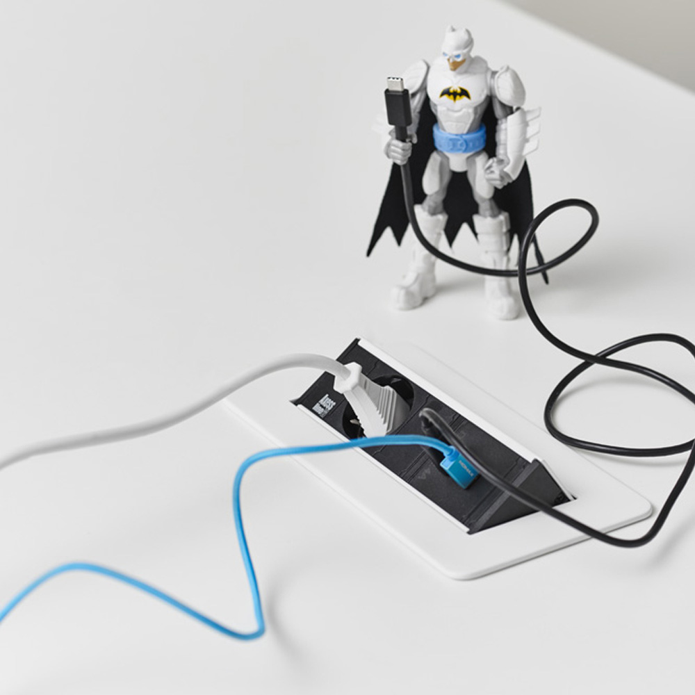 Kondator_Axessline_QuickBox-1Power_2USB_virtaluukku_pöytään_upotettava_jatkojohto_pöytäpistorasia_työpöytään_neuvottelupöytään_07 - Edella Forming Function Axessline QuickBox F100 pistorasialuukku