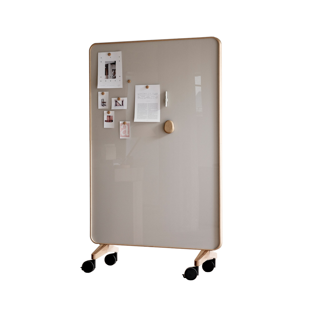 Lintex_Frame_mobile_lasitaulu_kirjoitustaulu_puukehyksellä_tammi_puujaloilla_pyörillä_liikuteltava_siirrettävä_01 - Edella Lintex Frame Mobile 1200 x 1960 mm siirreltävä kaksipuolinen lasitaulu tammi