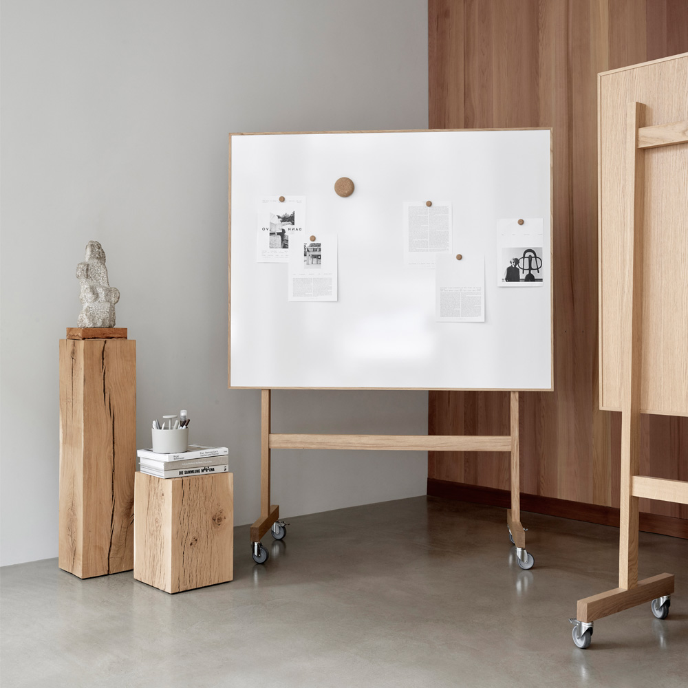 Lintex_Wood_mobile_whiteboard_valkotaulu_kirjoitustaulu_puukehyksellä_tammi_puujaloilla_pyörillä_liikuteltava_siirrettävä_04 - Edella Lintex Wood Mobile Whiteboard 708 x 1960 mm siirreltävä kirjoitustaulu