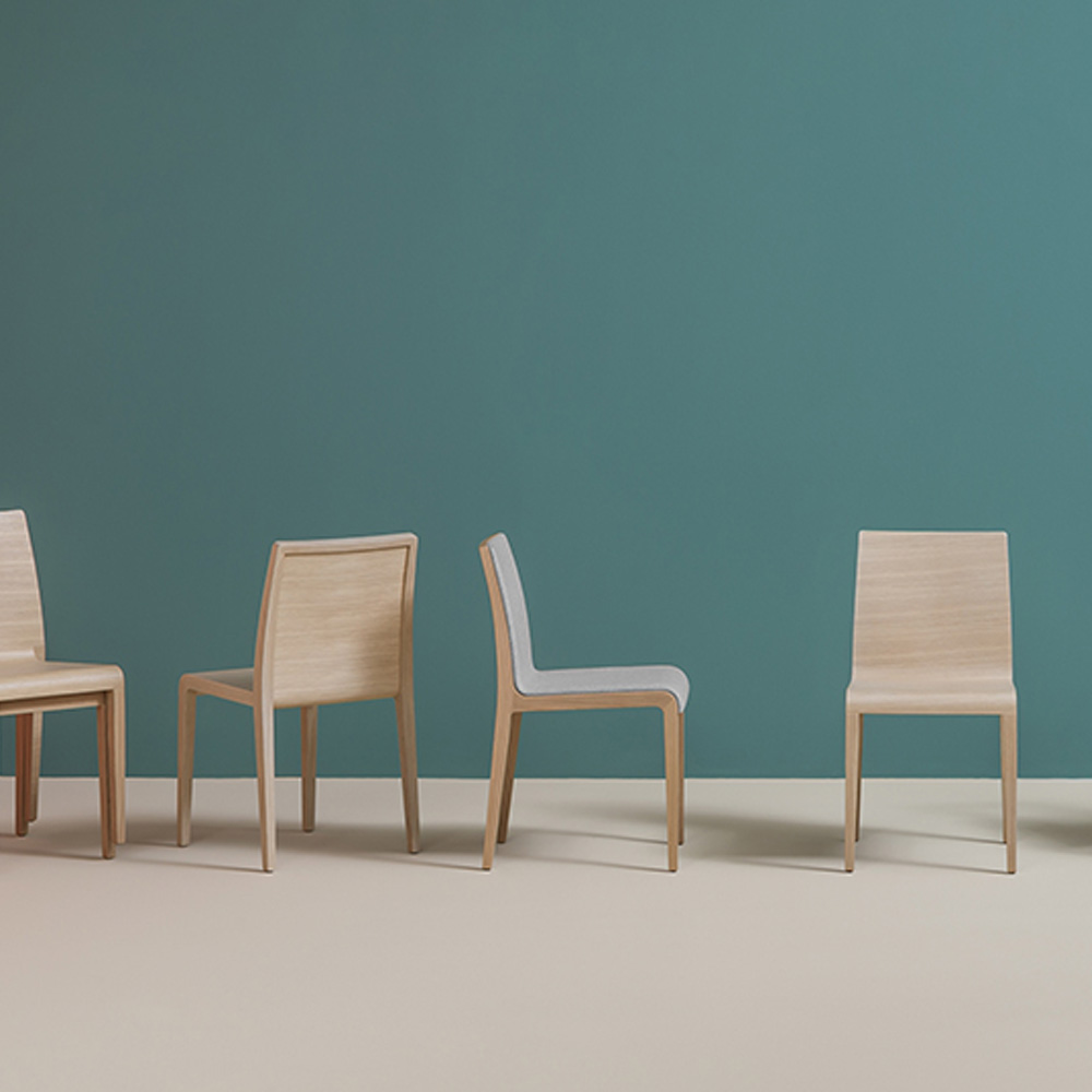 Pedrali_YOUNG_423_Puutuoli_tammi_ravintolatuoli_kahvilatuoli_ruokapöydän_tuoli_istuinverhoiltu_istuinpehmusteella_05 - Edella Pedrali Young 423 tuoli