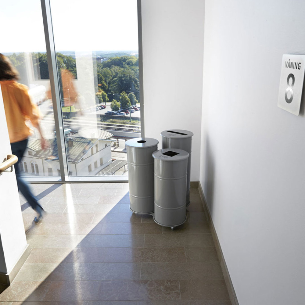 Prima_office_BROOKLYN_BIN_WITH_WHEELS_Triple_valkoinen_kierrätysastia_roskakori_pyörillä_liikuteltava_03 - Edella Prima Office Brooklyn Bin Triple kierrätysastia musta