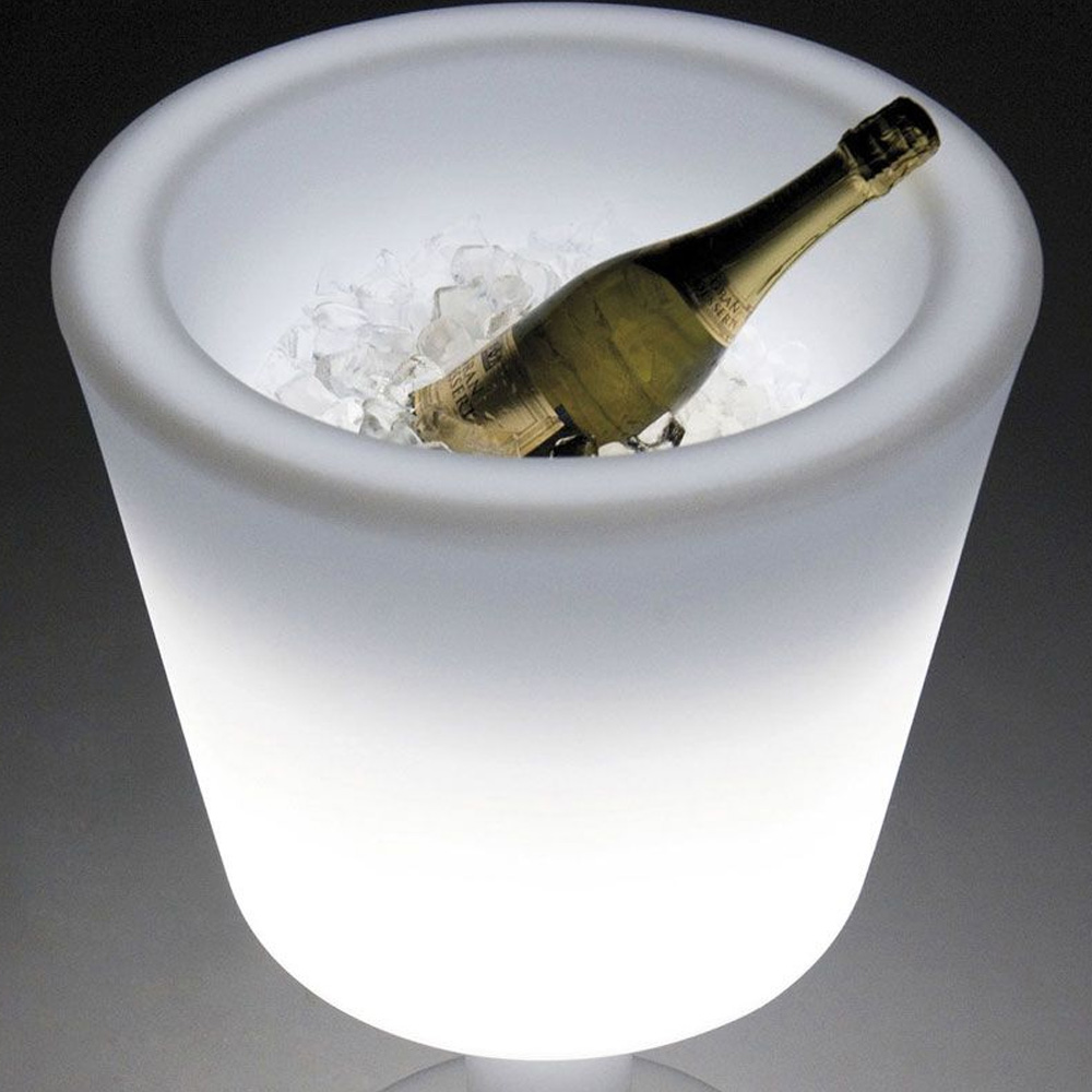 Slide_LIGHT_DRINK_02 - Edella Slide Light Drink valaiseva pulloteline