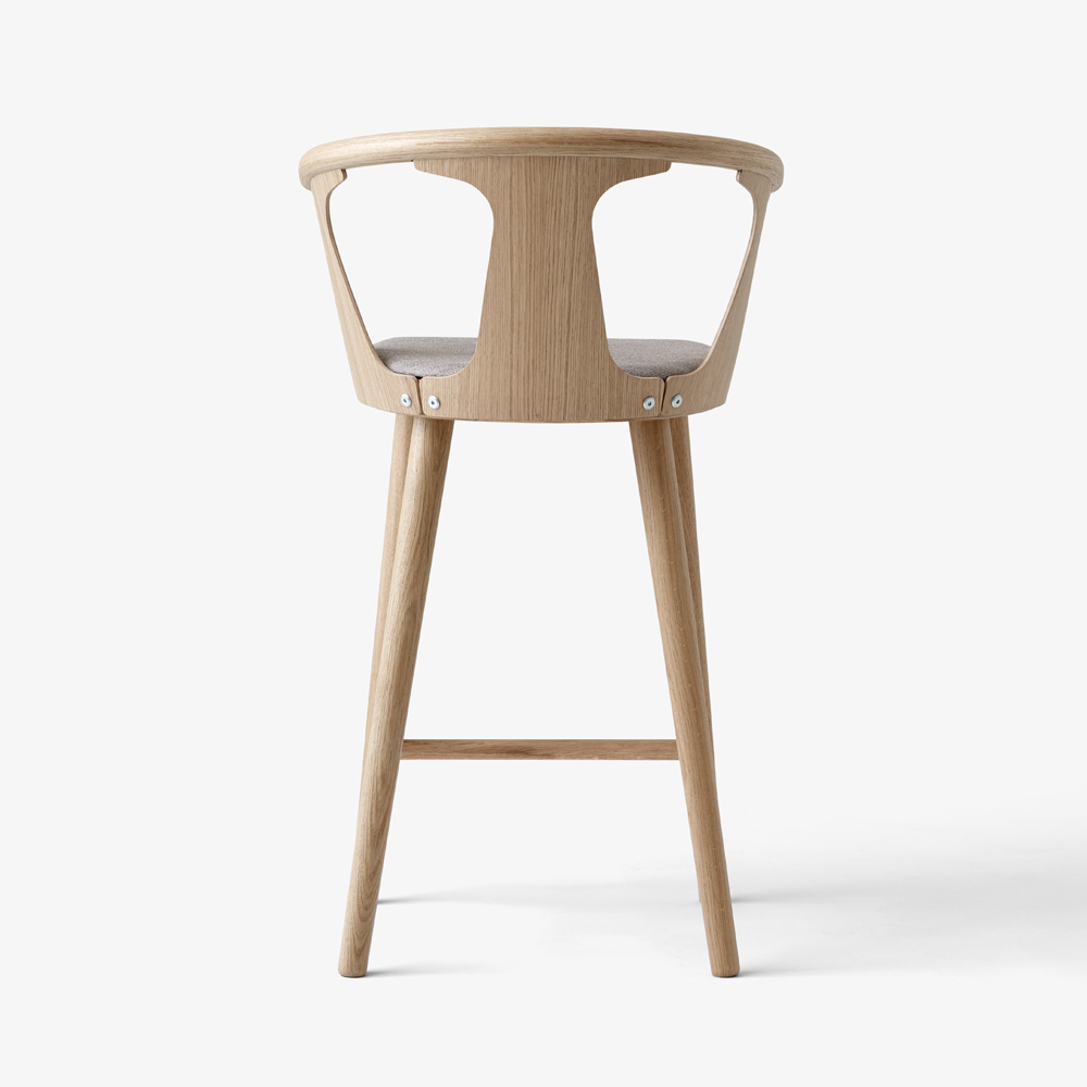 &Tradition_IN_BETWEEN_BAR_STOOL_SK10_korkea_baarituoli_puutuoli_tammituoli_istuinpehmusteella_osaverhoiltu_04 - Edella &Tradition In Between korkea baarituoli SK10 White oiled oak