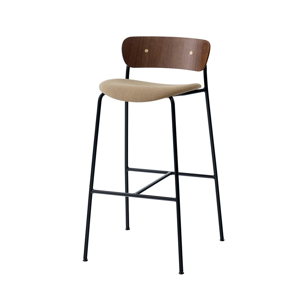 &Tradition_PAVILION_BAR_STOOL_AV10_korkea_baarituoli_teräsjalat_putkijalat_istuinpehmusteella_01 - Edella &Tradition Pavilion Barstoolr AV10 korkea baarituoli Lacquered Walnut
