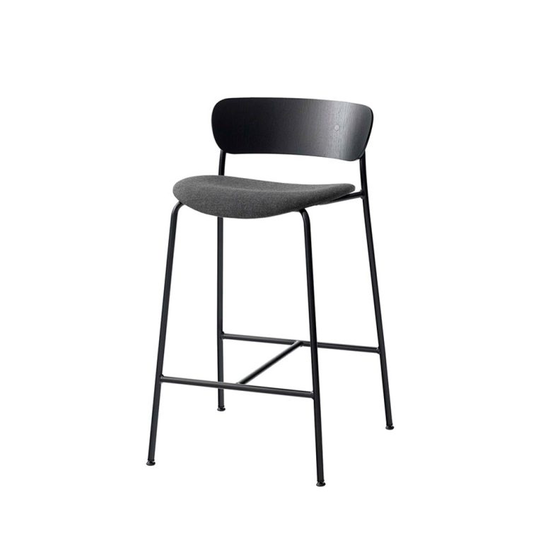 &Tradition Pavilion Barstoolr AV8 matala baarituoli Black Lacquered Oak