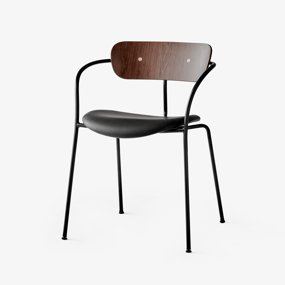 &Tradition_PAVILION_CHAIR_AV4_ravintolatuoli_kahvilatuoli_käsinojallinen_teräsjalat_putkijalat_istuinpehmusteella_07 - Edella &Tradition Pavilion Chair AV4 Lacquered Walnut