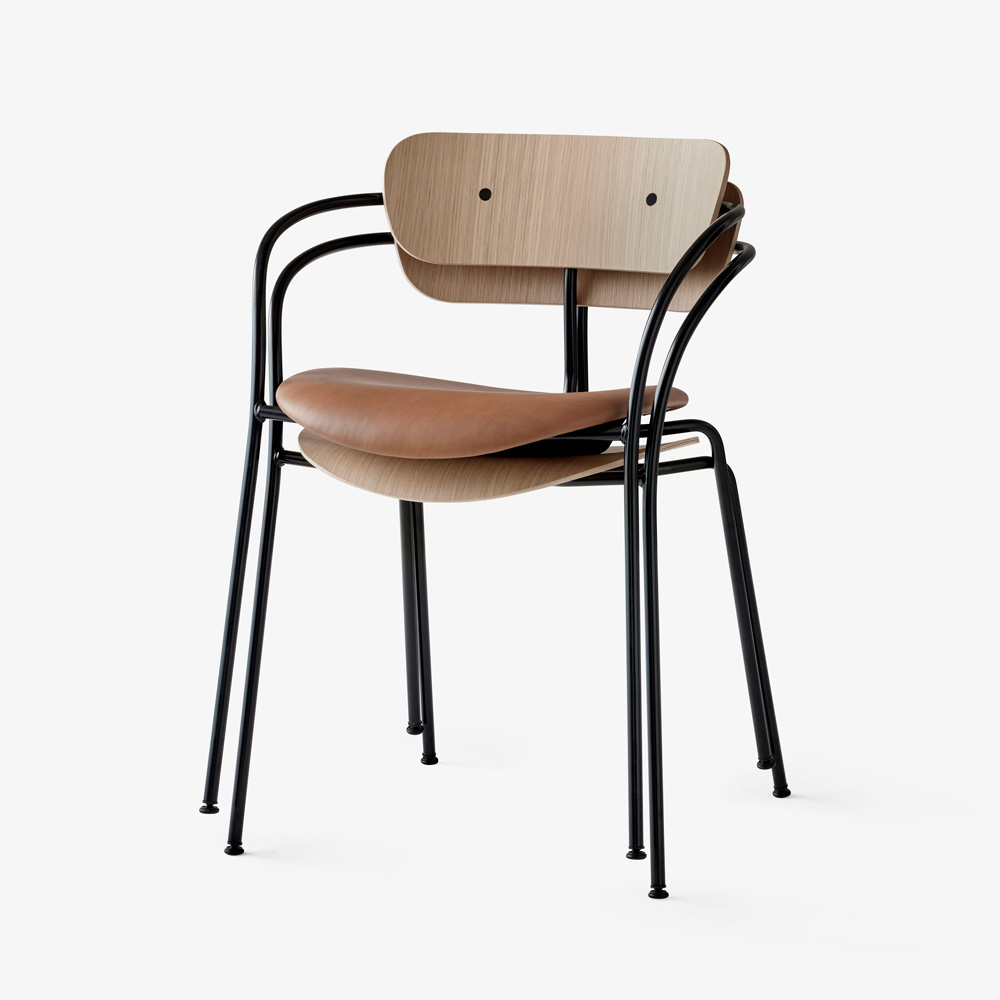 &Tradition_PAVILION_CHAIR_AV4_ravintolatuoli_kahvilatuoli_käsinojallinen_teräsjalat_putkijalat_istuinpehmusteella_08 - Edella &Tradition Pavilion Chair AV4 Lacquered Oak