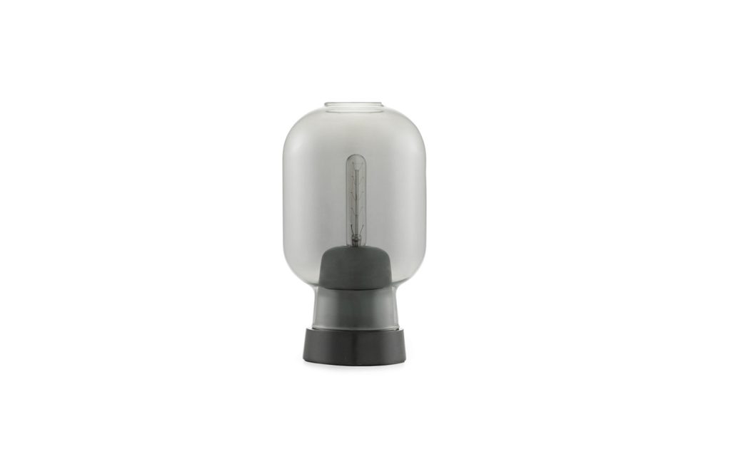 normann_copenhagen_amp_table_lamp_smoke_black_01 - Edella Normann Copenhagen Amp pöytävalaisin