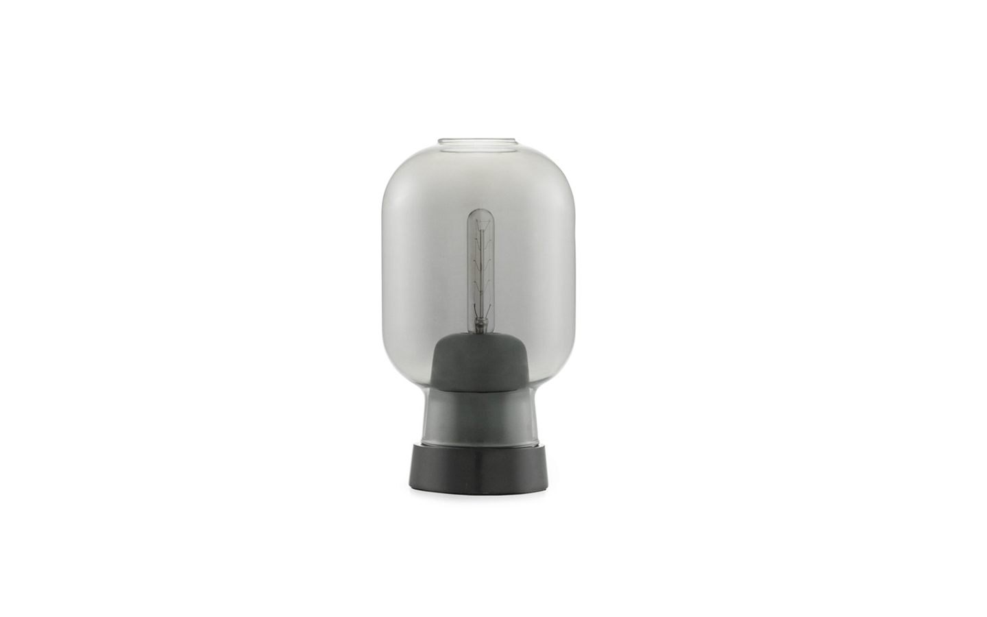 normann_copenhagen_amp_table_lamp_smoke_black_01 - Edella Normann Copenhagen Amp pöytävalaisin