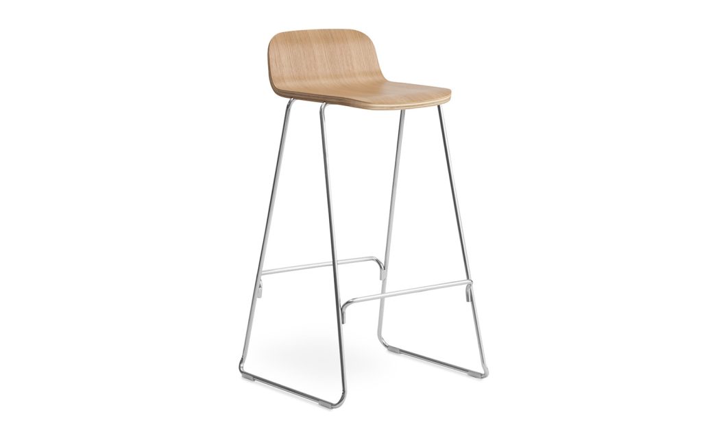 Normann Copenhagen Just Barstool selkänojalla