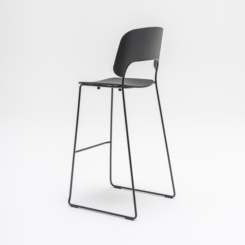 MDD_Afi_High_Stool_korkea_tuoli_baarituoli_ravintolatuoli_kelkkajalkainen_tammi_17 - Edella MDD Afi High Stool baarituoli