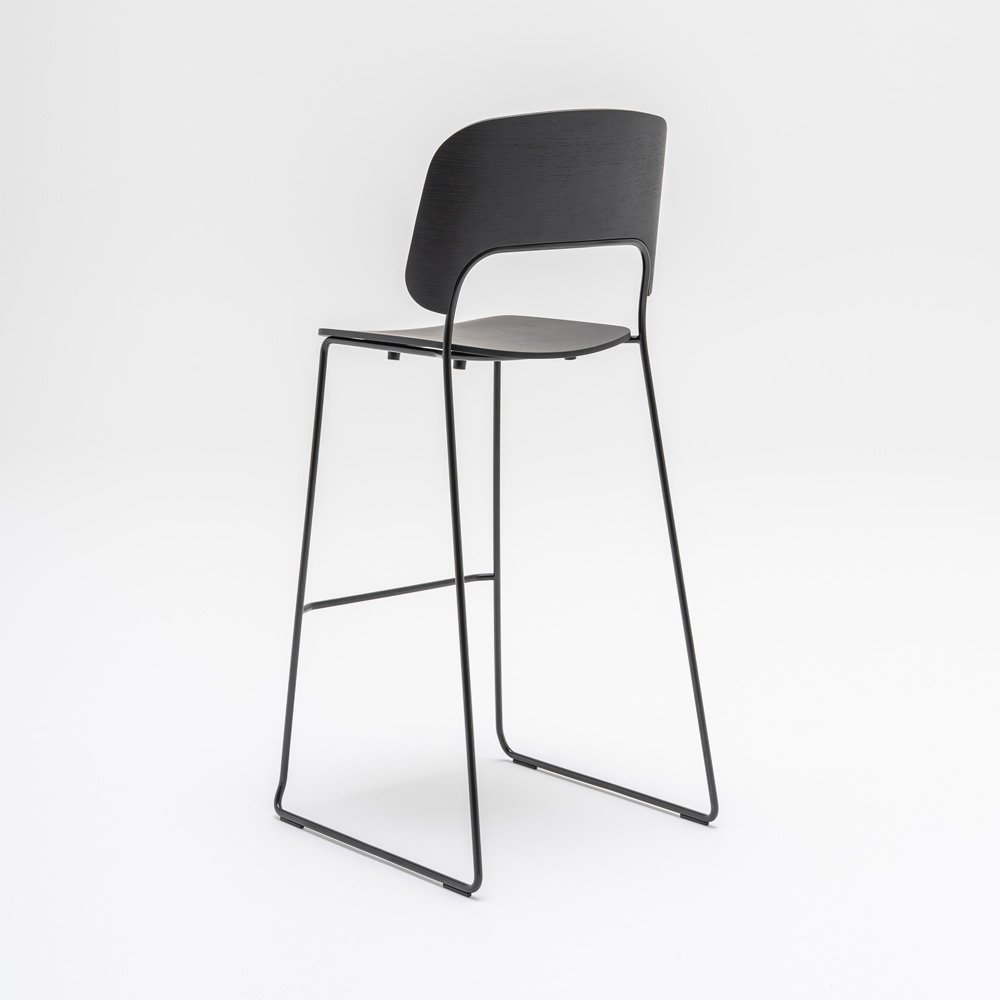 MDD_Afi_High_Stool_korkea_tuoli_baarituoli_ravintolatuoli_kelkkajalkainen_tammi_18 - Edella MDD Afi High Stool baarituoli