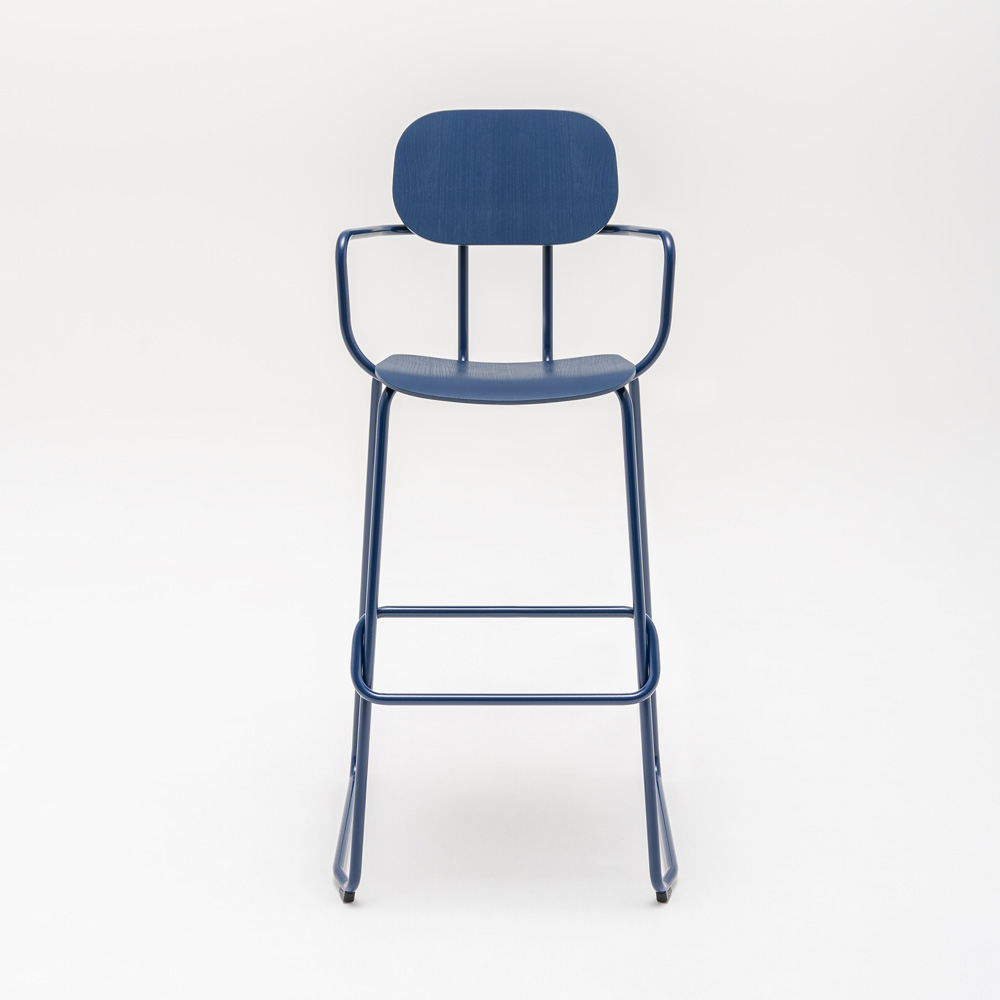 MDD_New_School_High_Stool_koulutuoli_korkea_tuoli_käsinojat_putkijaloilla_09 - Edella MDD New School High Stool baarituoli käsinojallinen