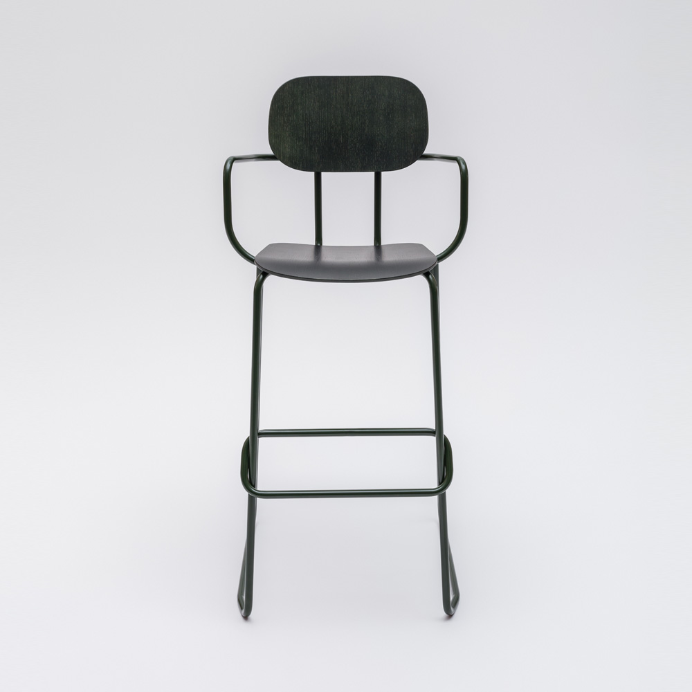 MDD_New_School_High_Stool_koulutuoli_korkea_tuoli_käsinojat_putkijaloilla_12 - Edella MDD New School High Stool baarituoli käsinojallinen