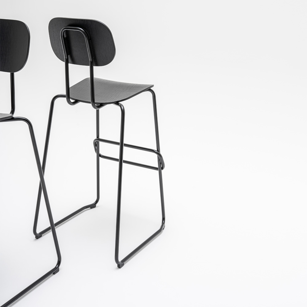 MDD_New_School_High_Stool_koulutuoli_korkea_tuoli_putkijaloilla_04 - Edella MDD New School High Stool baarituoli