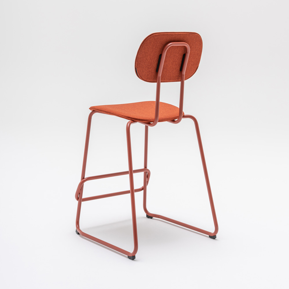 MDD_New_School_High_Stool_koulutuoli_korkea_tuoli_verhoiltu_putkijaloilla_04 - Edella MDD New School High Stool baarituoli verhoiltu