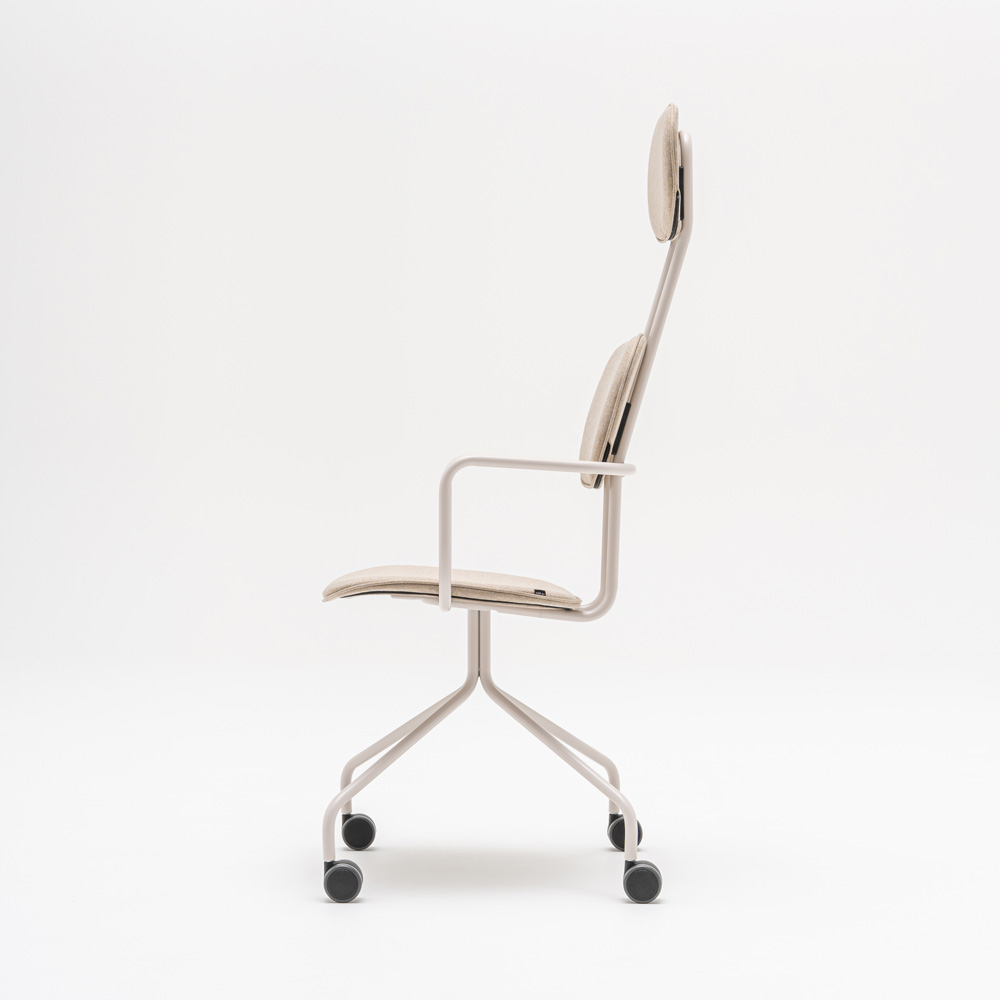 MDD_New_School__neuvottelutuoli_verhoiltu_käsinojat_niskatuki_ristikko_pyörillä_03 - Edella MDD New School Chair niskatuellinen verhoiltu tuoli ristikkojalka pyörillä