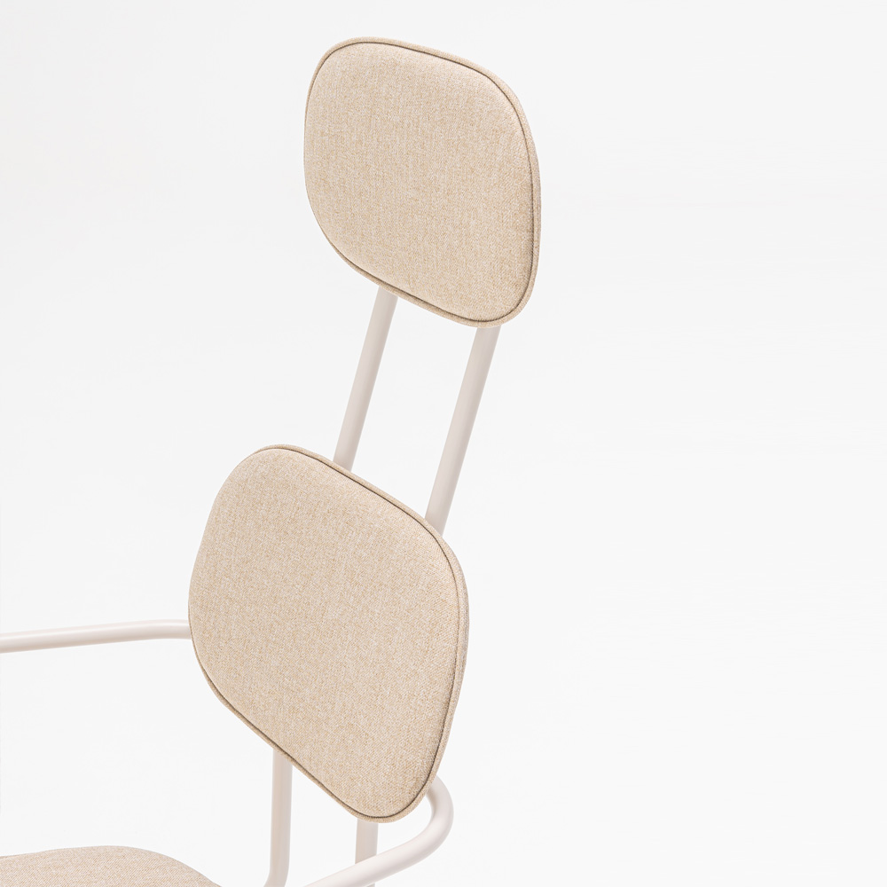 MDD_New_School__neuvottelutuoli_verhoiltu_käsinojat_niskatuki_ristikko_pyörillä_07 - Edella MDD New School Chair niskatuellinen verhoiltu tuoli ristikkojalka pyörillä