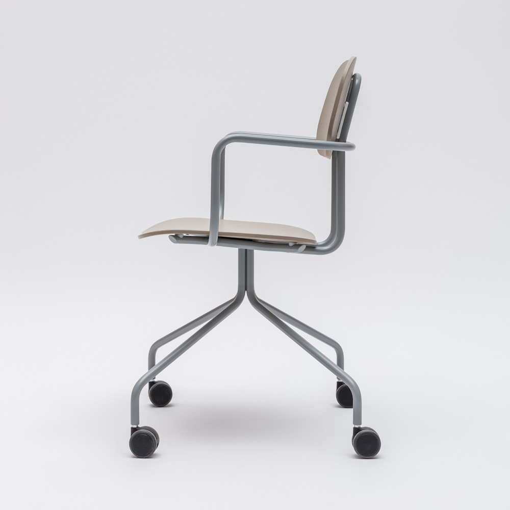 MDD New School Chair käsinojallinen tuoli ristikkojalka pyörillä