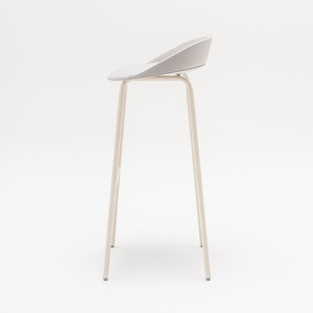 MDD_Team_Stool_High_Upholstered_korkea_baarituoli_verhoiltu_putkijaloilla_03 - Edella MDD Team High Stool baarituoli verhoiltu