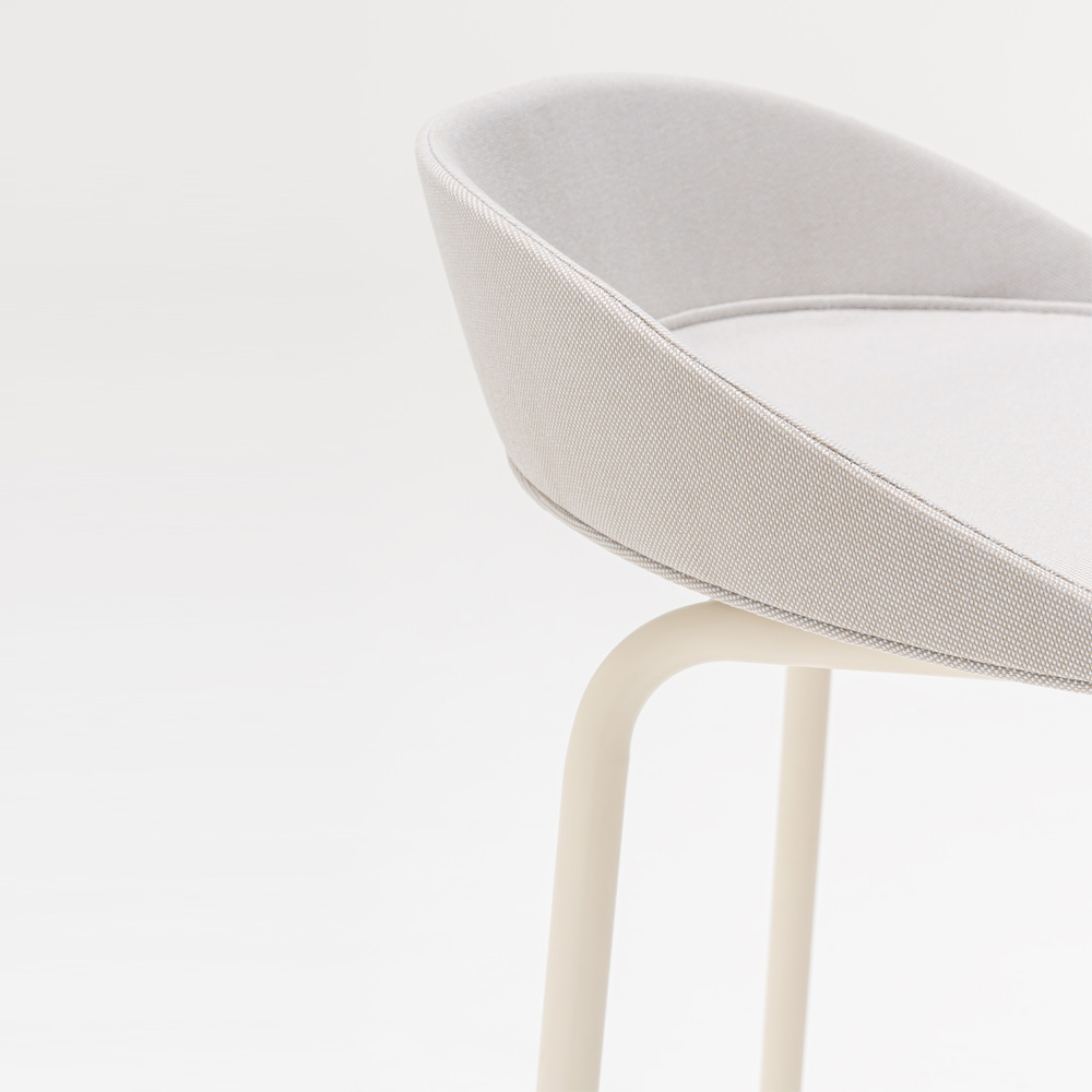 MDD_Team_Stool_High_Upholstered_korkea_baarituoli_verhoiltu_putkijaloilla_05 - Edella MDD Team High Stool baarituoli verhoiltu