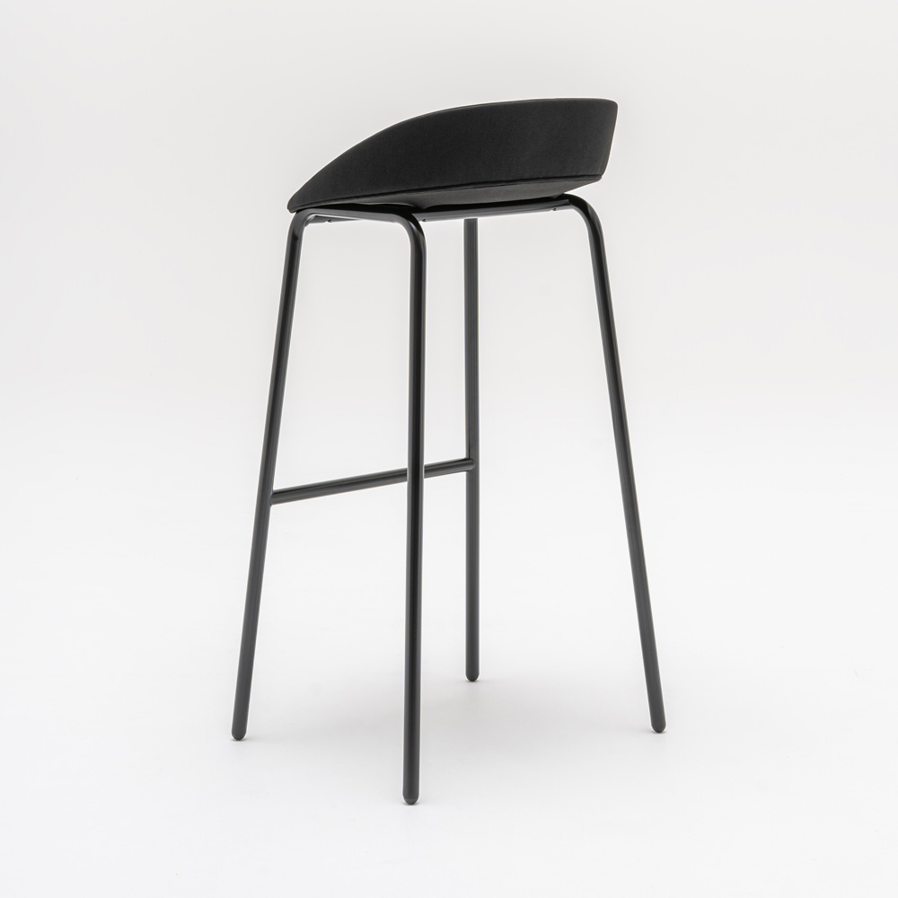 MDD_Team_Stool_High_Upholstered_korkea_baarituoli_verhoiltu_putkijaloilla_08 - Edella MDD Team High Stool baarituoli verhoiltu