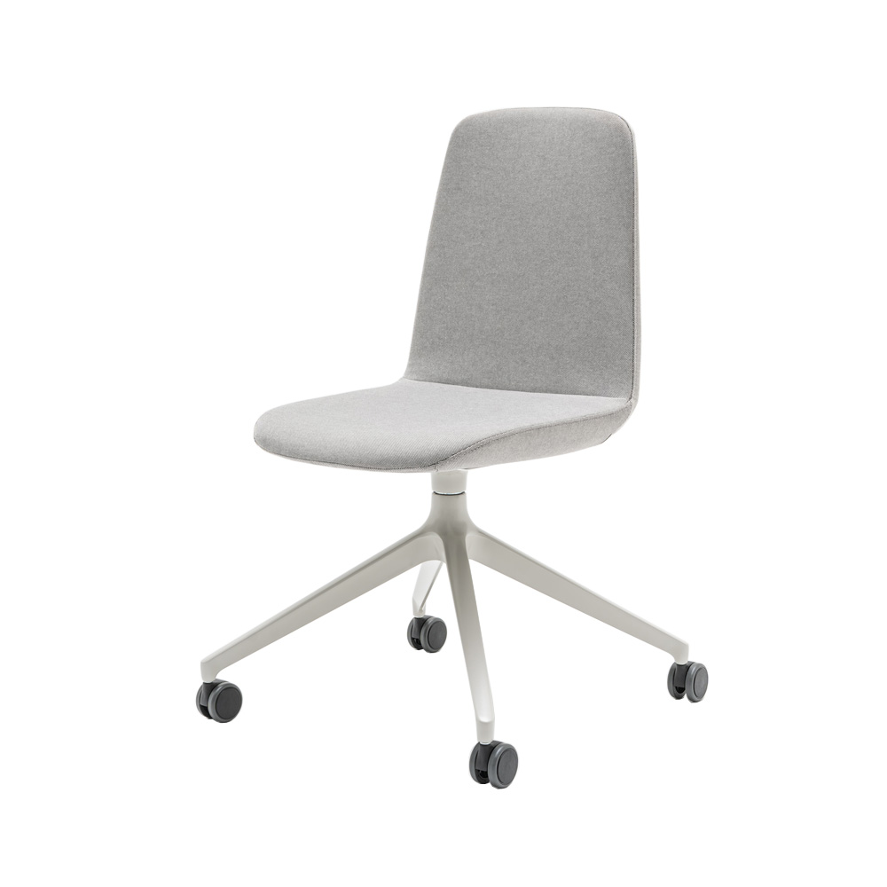 MDD_Ulti_verhoiltu_pyörivä_neuvottelutuoli_asiakastuoli_ristikkojalka_pyörillä_01 - Edella MDD Ulti Chair tuoli ristikkojalka pyörillä